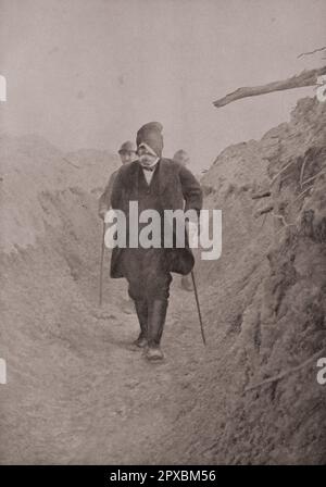 Première Guerre mondiale Monsieur Clemenceau à l'avant. Les heures de repos allouées par les médecins: Souffrant d'une maladie oculaire temporaire, le président a de nouveau mis un bandage et est allé au front, malgré les médicaments. Banque D'Images