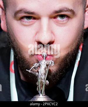 Photo du dossier datée du 01-05-2023 de Luca Brecel. Luca Brecel, la championne du monde récemment couronnée, a été soutenue pour prendre la tête d’une nouvelle génération dorée de stars du snooker si douées qu’elles pourraient même rivaliser avec les exploits de la légendaire ‘classe de ‘92’. Date de publication : mardi 2 mai 2023. Banque D'Images