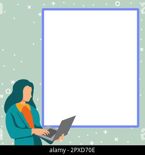 Femme d'affaires debout au coin de la rue. Femme tenant un ordinateur portable pour taper du texte. Banque D'Images