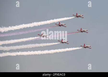 Istanbul, Turquie. 01st mai 2023. Turkish Stars a effectué un vol de démonstration le dernier jour de TEKNOFEST. Le dernier jour de TEKNOFEST, le plus grand festival de l'aviation, de l'espace et de la technologie au monde, un grand intérêt des visiteurs a été vu à l'aéroport Ataturk. Diverses activités, compétitions et spectacles aériens étaient d'un grand intérêt. (Photo par Onur Dogman/SOPA Images/Sipa USA) crédit: SIPA USA/Alay Live News Banque D'Images