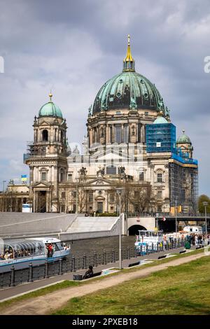 La cathédrale de Berlin dans le quartier de Mitte, rivière Spree, Berlin, Allemagne. Der Berliner Dom im Bezirk Mitte, Spree, Berlin, Allemagne. Banque D'Images