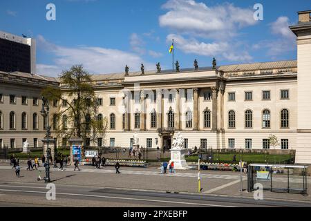 Bâtiment principal de l'Université Humboldt sur le boulevard Unter den Linden, quartier de Mitte, Berlin, Allemagne. Hauptgebaeude der Humboldt-Universitaet a Banque D'Images