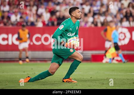 Séville, Espagne. 01st mai 2023. Le gardien de but Paulo Gazzaniga (13) de Gérone vu pendant le match LaLiga Santander entre Sevilla FC et Gérone à l'Estadio Ramon Sanchez Pizjuan à Séville. (Crédit photo : Gonzales photo/Alamy Live News Banque D'Images