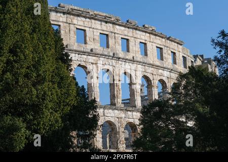 Pula Arena (en croate : Pulska Arena), un amphithéâtre romain situé à Pula, en Croatie. Banque D'Images