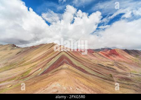 Les montagnes arc-en-ciel de Vinicunca dans les Andes péruviennes. Pérou Banque D'Images