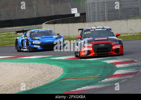 Scarperia, 23 mars 2023 : Audi RS3 LMS DSG TCR de Team AIKOA course en action pendant la course Hankook 12h au circuit Mugello en Italie. Banque D'Images