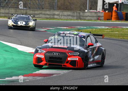 Scarperia, 23 mars 2023 : Audi RS3 LMS DSG TCR de Team AIKOA course en action pendant la course Hankook 12h au circuit Mugello en Italie. Banque D'Images