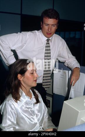 Le responsable s'est adressé au secrétaire d'Computer England Banque D'Images