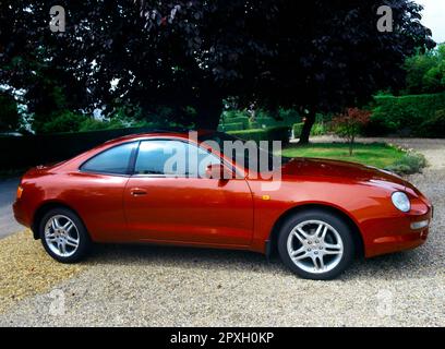 Voiture de sport Rouge Celica de Toyota garée en voiture Banque D'Images