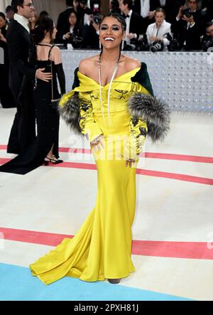 New York, États-Unis. 02nd mai 2023. New York, États-Unis. 1 mai 2023. Ariana DeBose arrivée au gala met 2023 au Metropolitan Museum of Art de New York. Le thème de cette année est Karl Lagerfeld Une ligne de beauté. Crédit : Doug Peters/Alamy Live News Banque D'Images