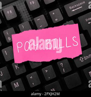 Rédaction affichant le texte factures de paye, photo conceptuelle liste des dépenses à payer montant total coûts ou dépenses Banque D'Images