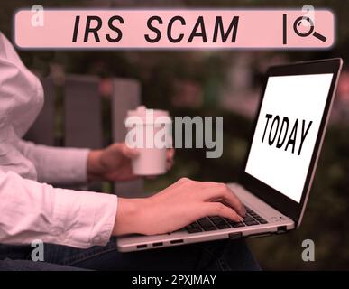 Inspiration montrant le signe IRS Scam, Business vitrine des contribuables ciblés en prétendant être le service de revenu interne Banque D'Images