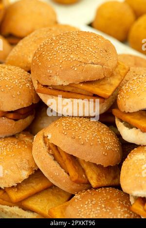 Sandwich avec panelle, cuisine typique de la rue de Sicile Banque D'Images