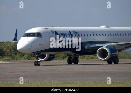 Embraer ERJ-195AR de la compagnie brésilienne Azul Airlines à l'aéroport de Santarem. Banque D'Images