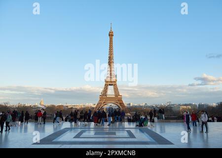 Vue sur la Tour Eiffel depuis le Palais de Chaillot, Trocadéro Banque D'Images