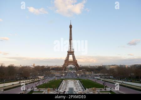 Vue sur la Tour Eiffel depuis le Palais de Chaillot, Trocadéro Banque D'Images