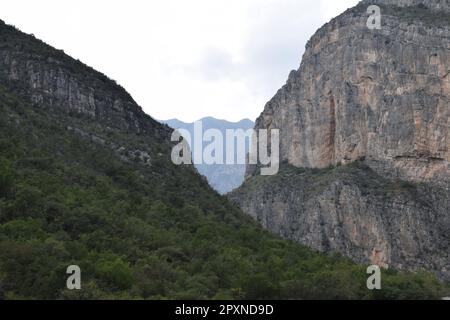 La Huasteca Mountains, Santa Catarina, Mexique Banque D'Images