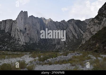 La Huasteca Mountains, Santa Catarina, Mexique Banque D'Images