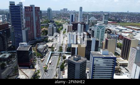 salvador, bahia, brésil - 18 octobre 2022 : vue sur les bâtiments résidentiels dans le quartier de Pituba, dans la ville de Salvador Banque D'Images