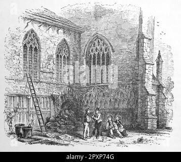 Abbaye de Tewkesbury. Les cloîtres. Groupe de personnes à côté de fenêtres décoratives, une échelle en bois à proximité. D'une gravure victorienne non attribuée, c1890. Banque D'Images