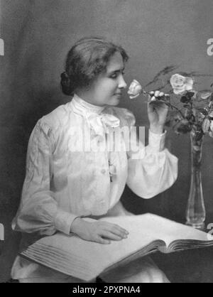 Helen Keller. Photographie de l'auteur sourd-aveugle et activiste politique Helen Adams Keller (1880-1968) par Charles Whitman, 1904 Banque D'Images