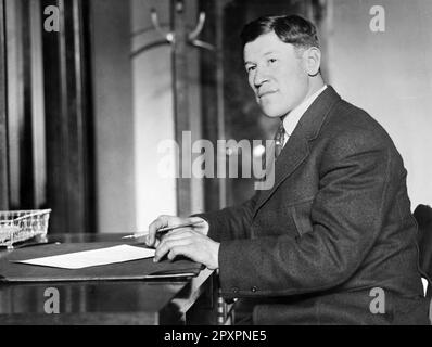 Jim Thorpe. Portrait de l'athlète américain et médaillé d'or olympique, James Francis Thorpe (1887-1953) par Underwod et Underwood, vers 1913 Banque D'Images