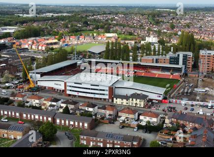 Vue aérienne générale du champ de courses, domicile de Wrexham, devant un défilé de victoire à Wrexham, pays de Galles. Date de la photo: Mardi 2 mai 2023. Banque D'Images