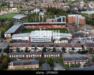 Vue aérienne générale du champ de courses, domicile de Wrexham, devant un défilé de victoire à Wrexham, pays de Galles. Date de la photo: Mardi 2 mai 2023. Banque D'Images