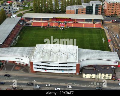 Vue aérienne générale du champ de courses, domicile de Wrexham, devant un défilé de victoire à Wrexham, pays de Galles. Date de la photo: Mardi 2 mai 2023. Banque D'Images