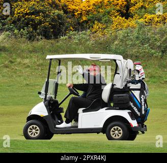 Turnberry, Ayrshire, Écosse, Royaume-Uni. 2nd mai 2023. L'ex-président Donald Trump visite Trump Turnberry pour une partie de golf le 02/05/23 crédit: CDG/Alay Live News Banque D'Images