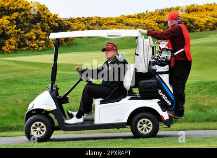 Turnberry, Ayrshire, Écosse, Royaume-Uni. 2nd mai 2023. L'ex-président Donald Trump visite Trump Turnberry pour une partie de golf le 02/05/23 crédit: CDG/Alay Live News Banque D'Images