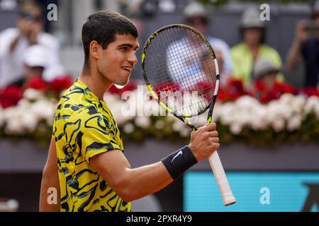 Madrid, Espagne. 02nd mai 2023. Carlos Alcaraz d'Espagne réagit après avoir battu Alexandre Zverev d'Allemagne dans leur quatrième tour de match le jour 7 de l'ouverture de Madrid Mutua au stade Caja Magica, à Madrid, Espagne, le mardi, 2 mai, 2023. Photo de Paul Hanna/UPI crédit: UPI/Alay Live News Banque D'Images