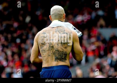 Richarlison de Tottenham Hotspur est photographiée après avoir marqué avec un grand tatouage sur son dos se montrant au centre avec Ronaldo et Neymar de chaque côté de lui. Match Premier League, Liverpool contre Tottenham Hotspur à Anfield à Liverpool le dimanche 30th avril 2023. Cette image ne peut être utilisée qu'à des fins éditoriales. Utilisation éditoriale uniquement, licence requise pour une utilisation commerciale. Aucune utilisation dans les Paris, les jeux ou les publications d'un seul club/ligue/joueur. photo par Chris Stading/Andrew Orchard sports photographie/Alamy Live news Banque D'Images