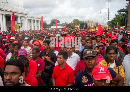 Colombo, Ouest, Sri Lanka. 1st mai 2023. Les membres du Front populaire de libération ont organisé une marche en souvenir et en l'honneur de la Journée internationale du travail. (Credit image: © Isura Nimantha/Pacific Press via ZUMA Press Wire) USAGE ÉDITORIAL SEULEMENT! Non destiné À un usage commercial ! Banque D'Images