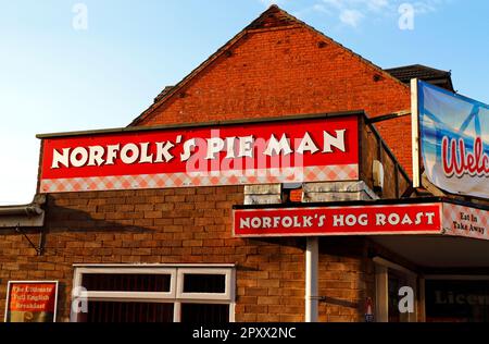 Le Pie Man de Norfolk et le magasin Hog Roast de Norfolk s'y trouvent dans la ville côtière de Sheringham, Norfolk, Angleterre, Royaume-Uni. Banque D'Images