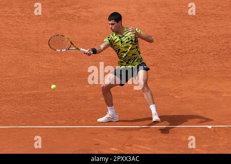 Madrid, Espagne. 02nd mai 2023. Carlos Alcaraz, d'Espagne, joue contre Alexandre Zverev, d'Allemagne, lors du quatrième tour de match, le neuvième jour de l'ouverture de Mutua Madrid à la Caja Magica à Madrid. Crédit : SOPA Images Limited/Alamy Live News Banque D'Images