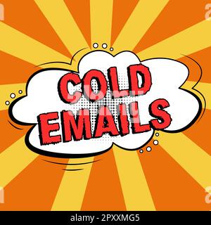 Légende de texte présentant des e-mails froids, photo conceptuelle e-mail non sollicité envoyé à un destinataire sans contact préalable Banque D'Images