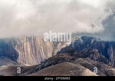 Parc national Andringitra, région de haute Matsiatra, Madagascar, magnifique paysage de montagne. Randonnée dans les montagnes Andringitra. Madagascar sauvage la Banque D'Images