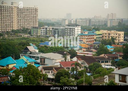 La vue de la ville de Jomtien dans la ville de Jomtien près de Pattaya dans la province de Chonburi en Thaïlande, Jomtien, novembre 2022 Banque D'Images