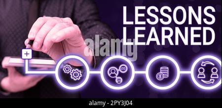 Légende conceptuelle leçons apprises, concept Internet promouvoir le partage et l'utilisation des connaissances issues de l'expérience Banque D'Images