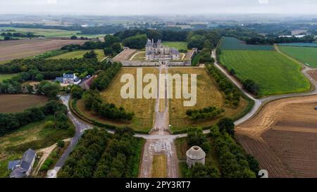 Vue aérienne du château de Kerjean en Bretagne, France - Manoir fortifié de style Renaissance construit pour les membres de la famille Barbier en 16th Banque D'Images