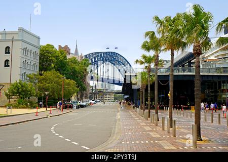 Sydney, Nouvelle-Galles du Sud / Australie - 14/12/2019: Vue sur le pont du port depuis The Rocks. Banque D'Images