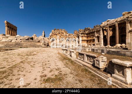 Baalbek, Grande cour, Temple de Jupiter, vallée de la Bekaa, Baalbek, Gouvernorat de Baalbek-Hermel, Liban, Moyen-Orient, Asie Banque D'Images