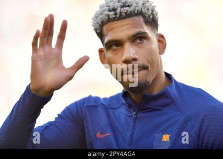 Barcelone, ESP. 02nd mai 2023. FC BARCELONE contre CA OSASUNA 2 mai 2023 Ronald Araujo (4) du FC Barcelone avant le match entre le FC Barcelone et CA Osasuna correspondant à la trente-trois journée de la Liga Santander au camp Spotify Nou à Barcelone, Espagne. Crédit : rosdemora/Alay Live News Banque D'Images