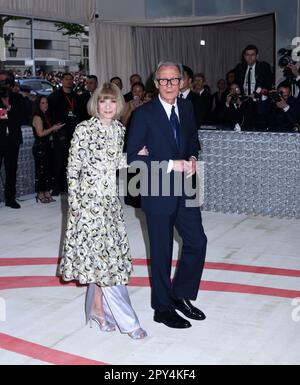 2 mai 2023, New York, New York, Etats-Unis: Anna Wintour et Bill Nighy assistent au Gala met 2023 célébrant Karl Lagerfeld: Une ligne de beauté au Metropolitan Museum of Art de New York. (Credit image: © photo image Press via ZUMA Press Wire) USAGE ÉDITORIAL SEULEMENT! Non destiné À un usage commercial ! Banque D'Images