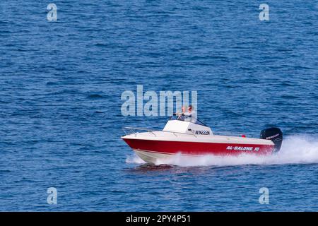 Un petit bateau sur Botany Bay à Sydney, en Australie. Banque D'Images