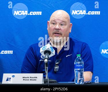 Fairfax, Virginie, États-Unis. 2nd mai 2023. MARK PAVLIK, entraîneur en chef de l'équipe masculine de volley-ball de Penn State University, donne un entretien après le match après une victoire en quart de finale contre l'université d'État de l'Ohio dans le tournoi de championnat de volleyball masculin NCAA 2023. (Credit image: © Robert Blakley/ZUMA Press Wire) USAGE ÉDITORIAL SEULEMENT! Non destiné À un usage commercial ! Banque D'Images