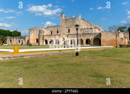 Façade du couvent de San Bernardino de Sienne, Valladolid, Yucatan, Mexique Banque D'Images