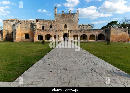 Façade du couvent de San Bernardino de Sienne, Valladolid, Yucatan, Mexique Banque D'Images