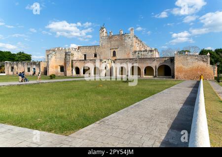 Façade du couvent de San Bernardino de Sienne, Valladolid, Yucatan, Mexique Banque D'Images